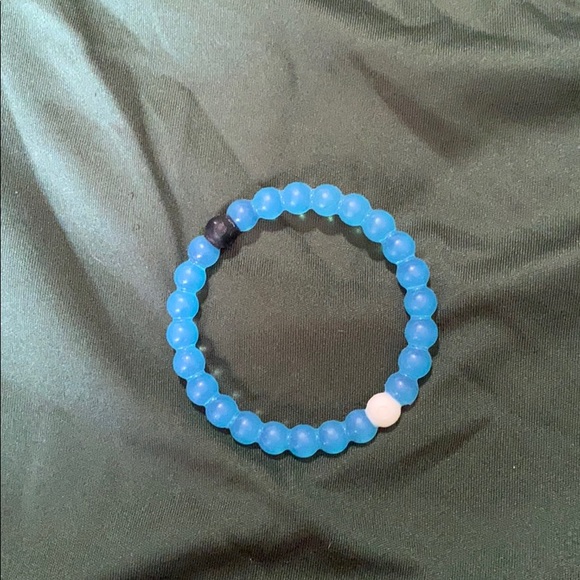 4 Lokai bracelets - Picture 3 of 6